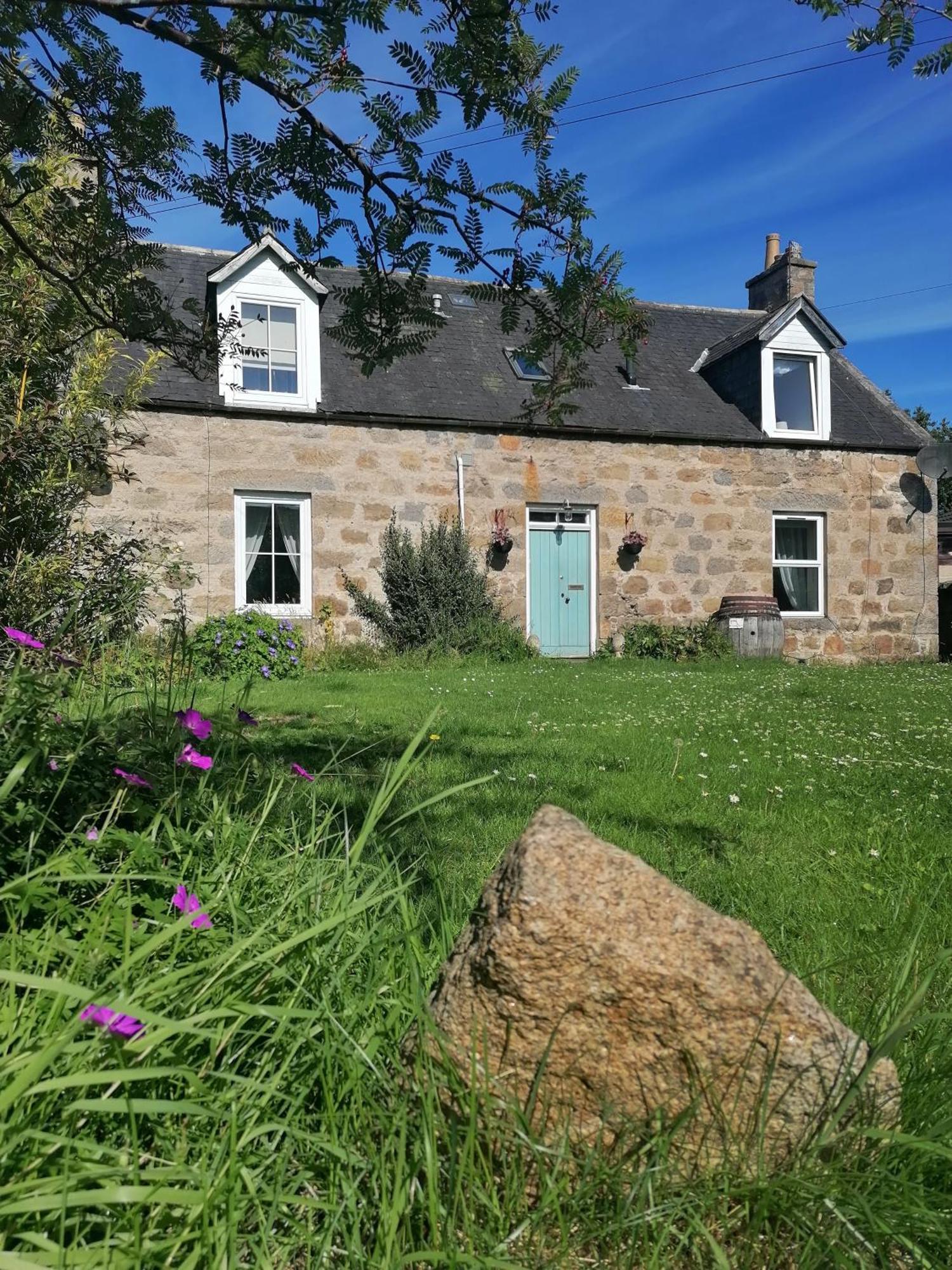 Aberlour Cottages - Bolthole & Retreat Exteriör bild